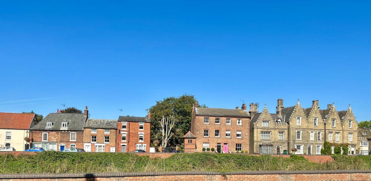 Park View Is A Beautiful Whole Entire House Close To Town Centre, Sleeps 8 In 4 Rooms, 2 Doubles And 4 Single Beds With 2 Shower Rooms, Available For Holidays, Insurance Stays, Trades People, Contractors, Pets Welcome Wisbech Buitenkant foto