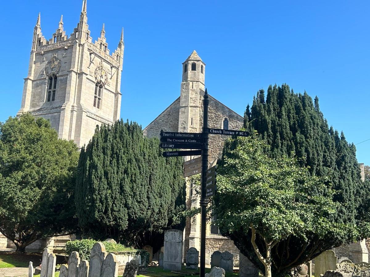 Park View Is A Beautiful Whole Entire House Close To Town Centre, Sleeps 8 In 4 Rooms, 2 Doubles And 4 Single Beds With 2 Shower Rooms, Available For Holidays, Insurance Stays, Trades People, Contractors, Pets Welcome Wisbech Buitenkant foto