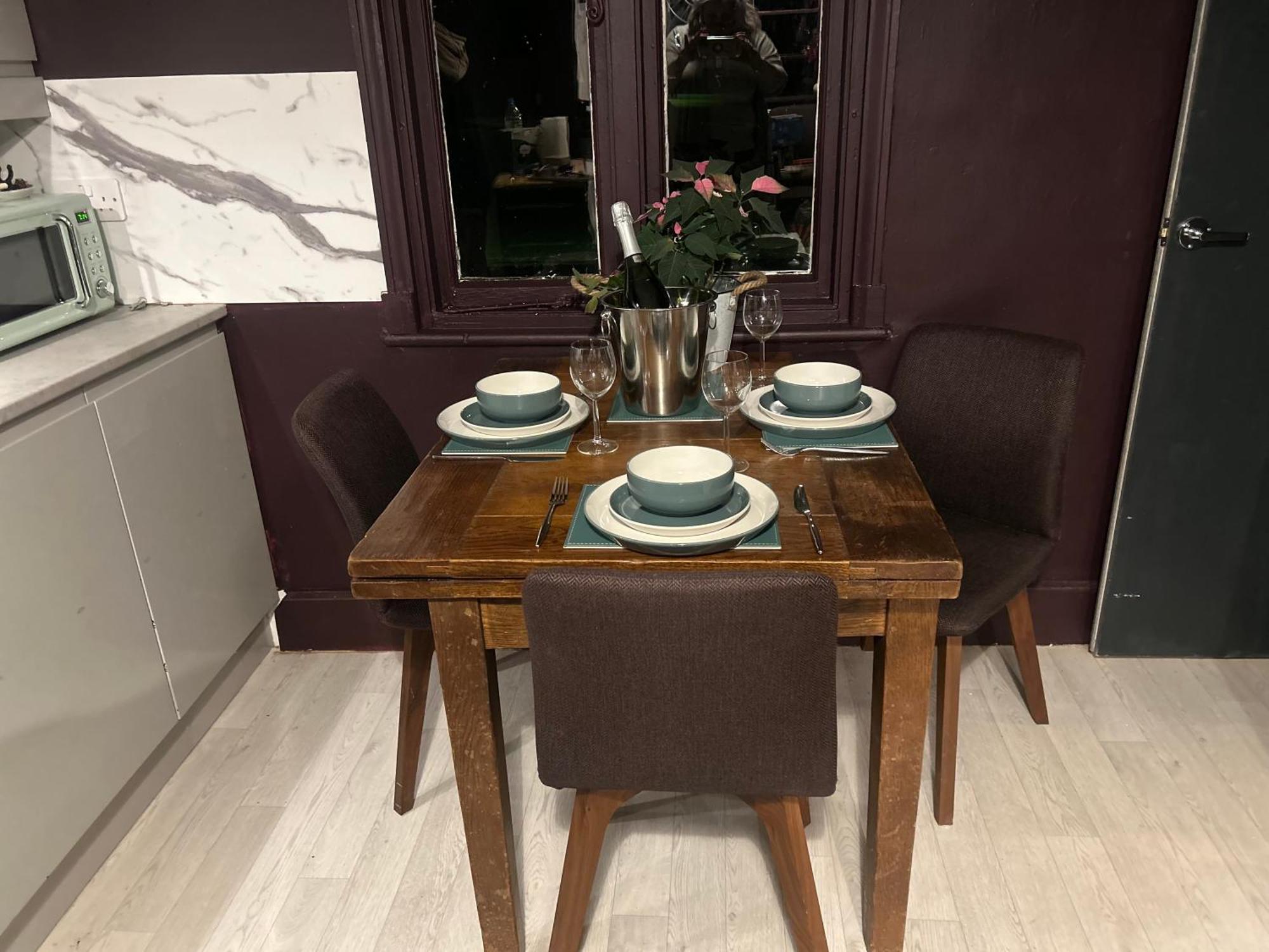 Park View Is A Beautiful Whole Entire House Close To Town Centre, Sleeps 8 In 4 Rooms, 2 Doubles And 4 Single Beds With 2 Shower Rooms, Available For Holidays, Insurance Stays, Trades People, Contractors, Pets Welcome Wisbech Buitenkant foto