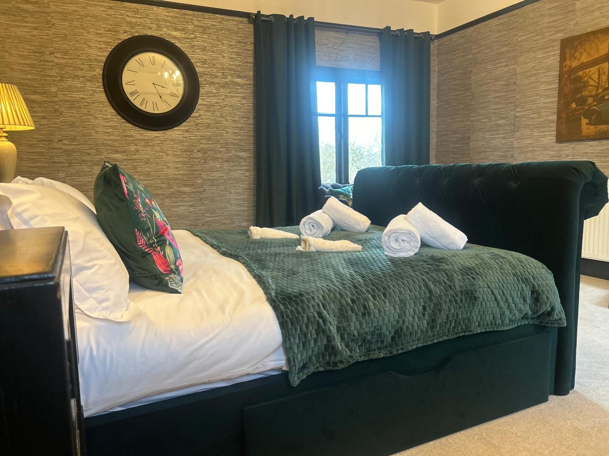 Park View Is A Beautiful Whole Entire House Close To Town Centre, Sleeps 8 In 4 Rooms, 2 Doubles And 4 Single Beds With 2 Shower Rooms, Available For Holidays, Insurance Stays, Trades People, Contractors, Pets Welcome Wisbech Buitenkant foto
