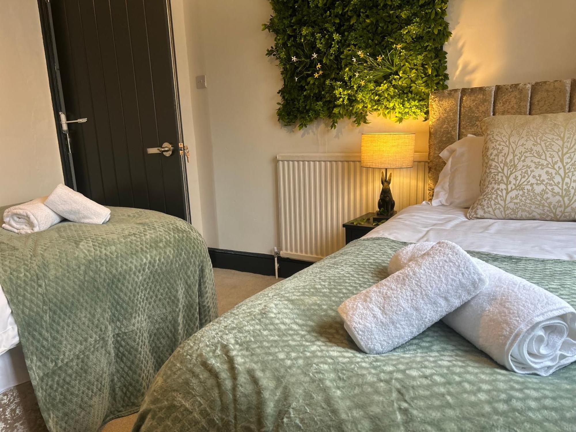 Park View Is A Beautiful Whole Entire House Close To Town Centre, Sleeps 8 In 4 Rooms, 2 Doubles And 4 Single Beds With 2 Shower Rooms, Available For Holidays, Insurance Stays, Trades People, Contractors, Pets Welcome Wisbech Buitenkant foto