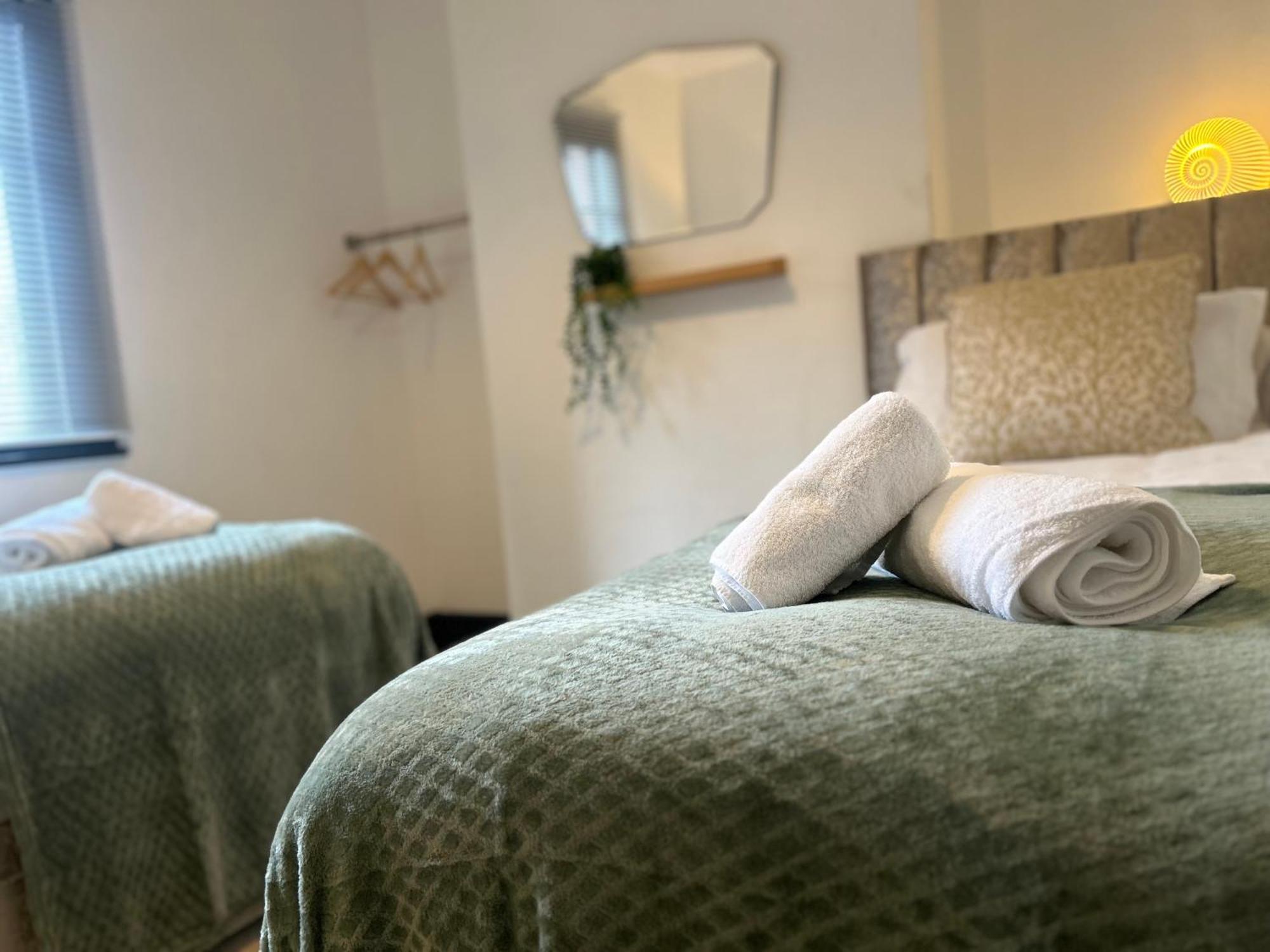 Park View Is A Beautiful Whole Entire House Close To Town Centre, Sleeps 8 In 4 Rooms, 2 Doubles And 4 Single Beds With 2 Shower Rooms, Available For Holidays, Insurance Stays, Trades People, Contractors, Pets Welcome Wisbech Buitenkant foto