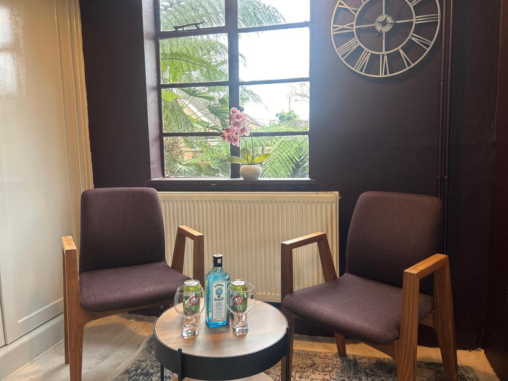 Park View Is A Beautiful Whole Entire House Close To Town Centre, Sleeps 8 In 4 Rooms, 2 Doubles And 4 Single Beds With 2 Shower Rooms, Available For Holidays, Insurance Stays, Trades People, Contractors, Pets Welcome Wisbech Buitenkant foto