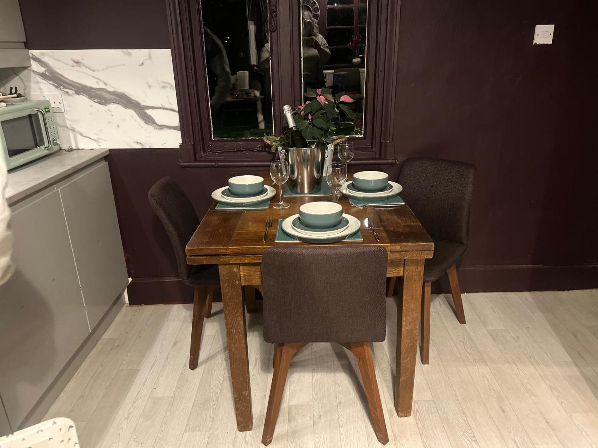 Park View Is A Beautiful Whole Entire House Close To Town Centre, Sleeps 8 In 4 Rooms, 2 Doubles And 4 Single Beds With 2 Shower Rooms, Available For Holidays, Insurance Stays, Trades People, Contractors, Pets Welcome Wisbech Buitenkant foto